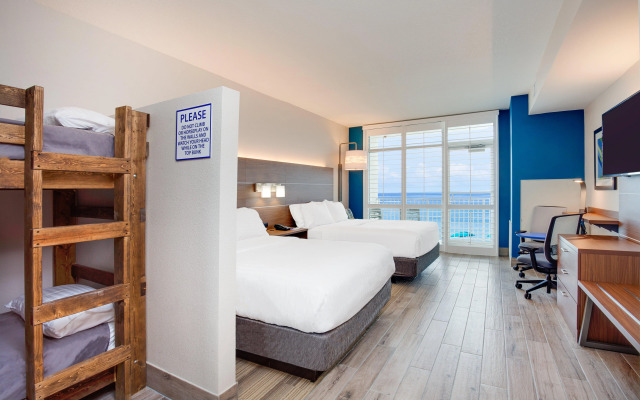 Holiday Inn Express & Suites Panama City Beach - Beachfront by IHG