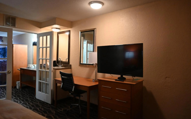 Quality Inn & Suites I-35 near Frost Bank Center