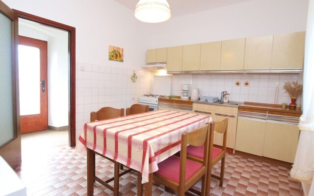 House 385