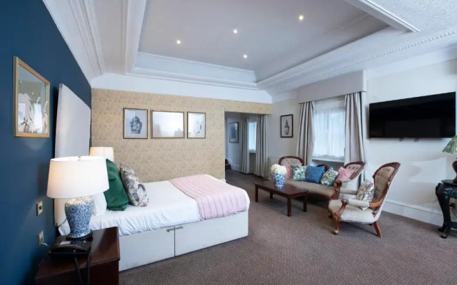 The Royal George Hotel