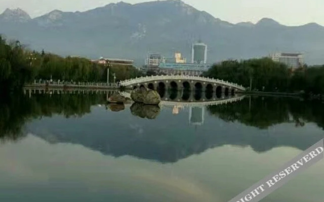 Tai 'an Jianxin Hotel (Taishan Hongmen Mountaineering Entrance Store)