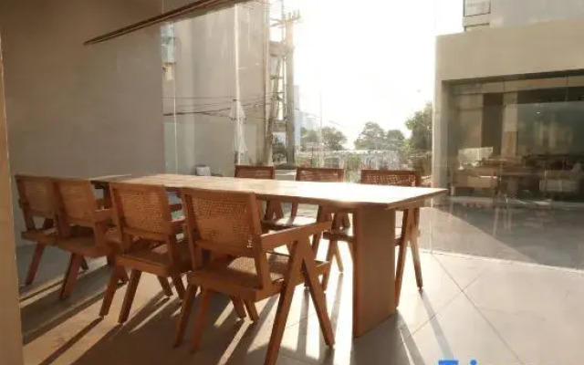 White House Weichi Hostel