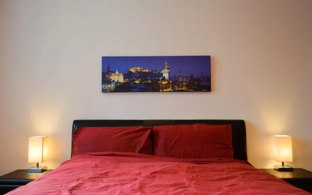 Modern 2 Bedroom Property in Central Edinburgh