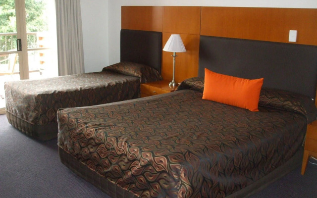 Sundowner Hotel Motel
