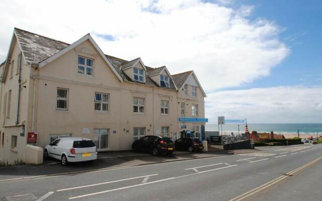 Spacious Holiday Home in Woolacombe Near Sea
