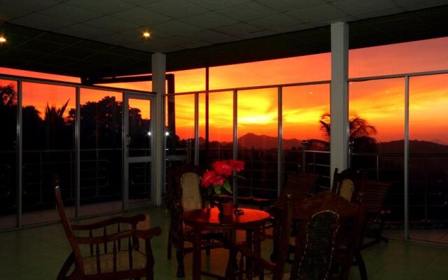 Delma Mount View Hotel