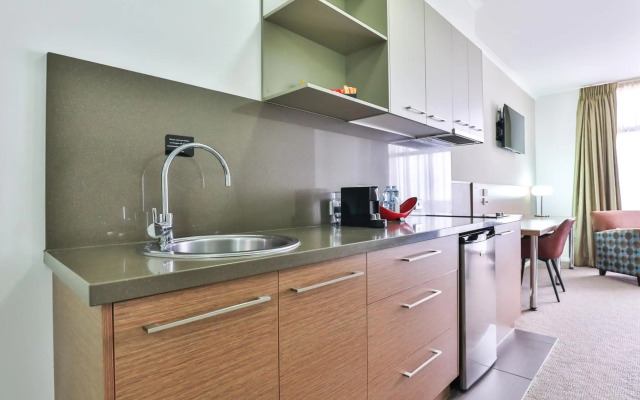 Indulge Apartments - Ontario