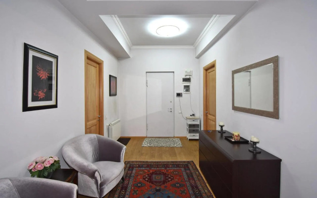 Aram street, 2 bedrooms Beautiful and Spacious apartment DI486