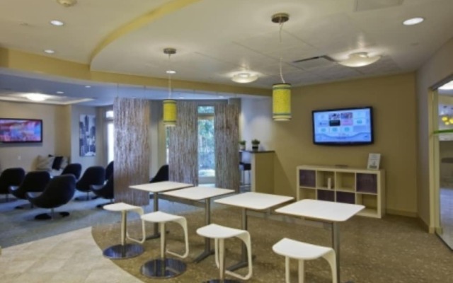 Global Luxury Suites at Broad Street