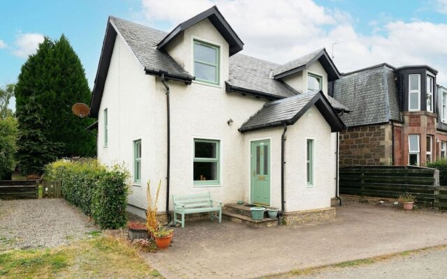 Earnside Cottage - Charming River Views