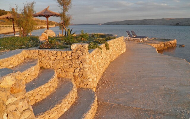 Melandura Dinji ka in Dinji ka