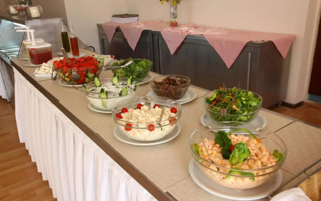 Triton Garden Hotel