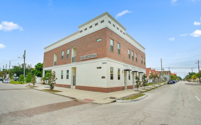 Old West Studio Lofts