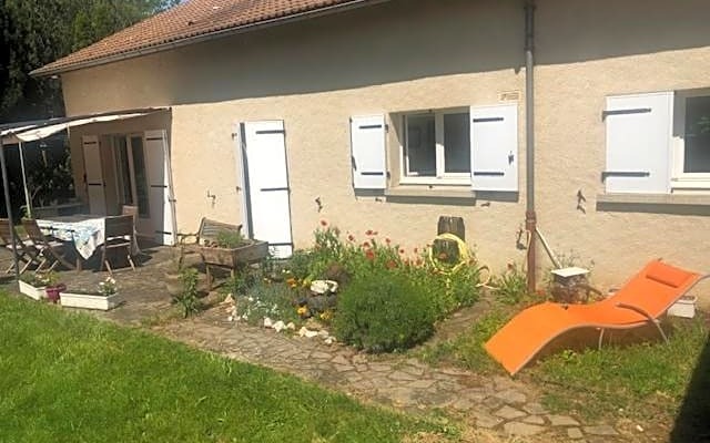 Séjour avec piscine chauffée