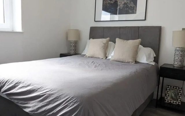 Luxury 2 Bed Apt - 15 Mins to Central Birmingham