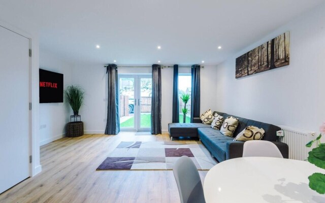 Immaculate 3-bed House in Salford