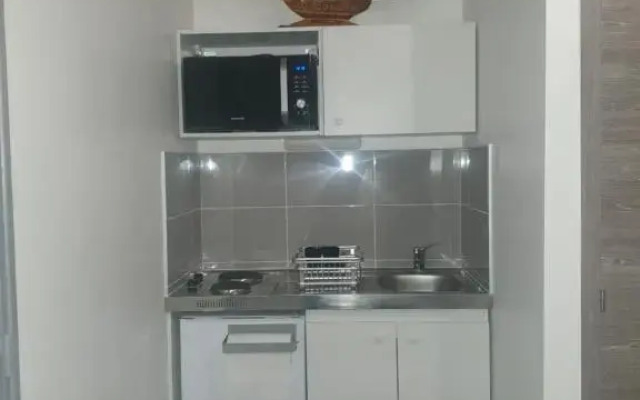 studio meublé au RDC , proche lac