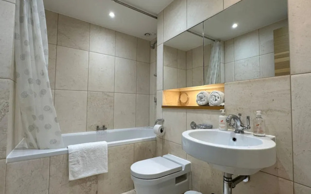 2b2b Apt Park + River + Balcony