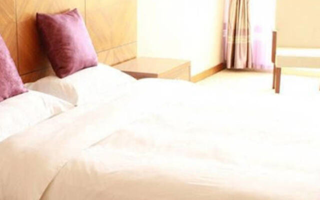 Qianqiu Holiday Hotel