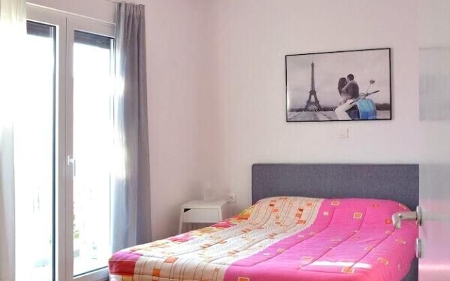 Adorable flat next to Marina Alimou