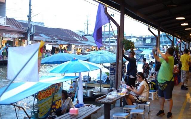 Vayla Samran 2 Amphawa Floating Market