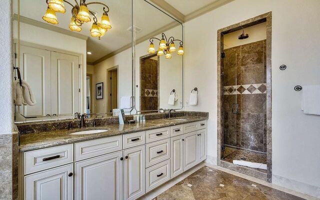 Casa de Palms by RedAwning