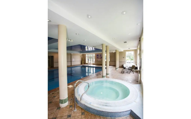 Shaw Hill Hotel Golf And Country Club