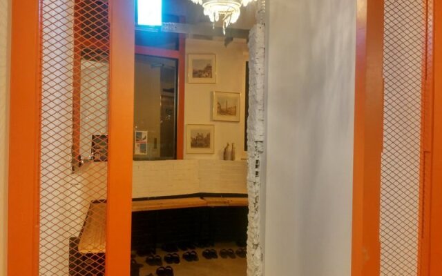 Life Guesthouse - Hostel