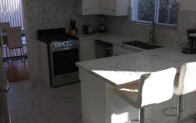 Modern Home close to Universal & Hollywood