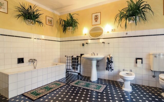 Luxurious Mansion in Crespignaga With Swimming Pool