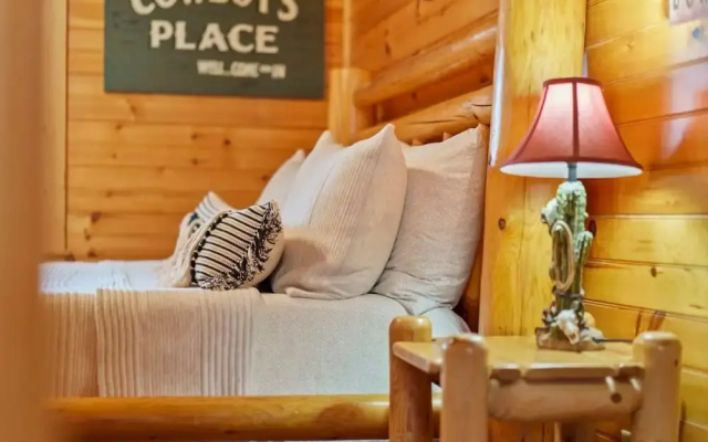 Stunning Mountain Cabin w Hot tub