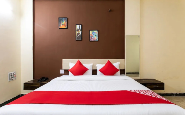 OYO 24109 Hotel Santushti