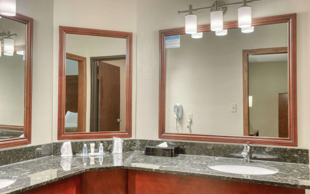 Comfort Suites Appleton Airport