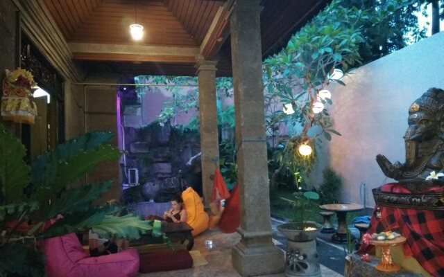 Joker Hostel 2