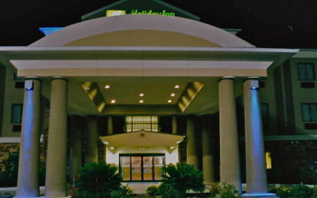 Holiday Inn Express & Suites Cleveland