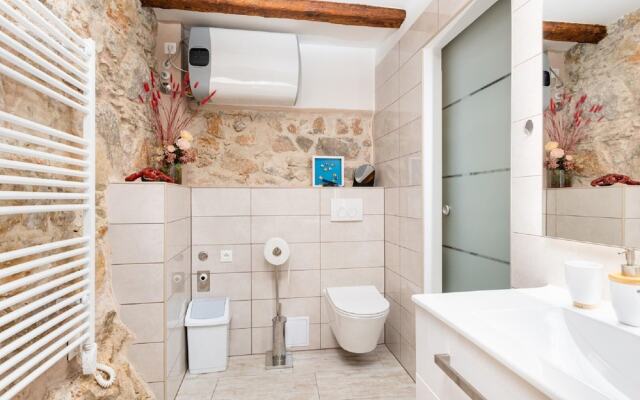 Stylishly Decorated Apartment With Private Terrace