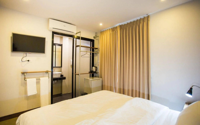 The Arak Bed Bar and Hostel