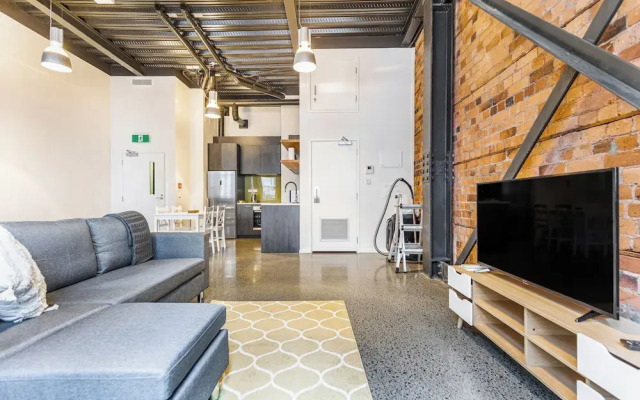 Modern Studio + Prime Location!