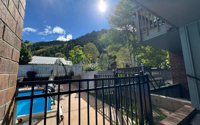 Shadow Mountain Lodge