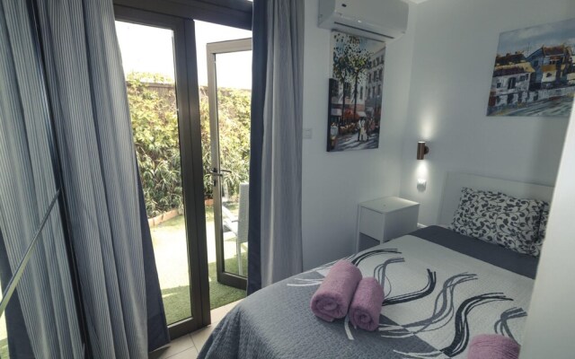 Deluxe Villa With Tropical Garden