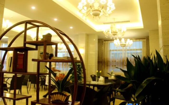 Jiangnan Baoyue Business Hotel (Sea Travel Duty Free Eternal Love Store)