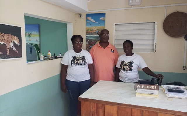 Pal's on the Beach - A Gold Standard Hotel