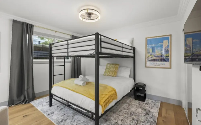 Valley View Chic Home w Backyard Oasis