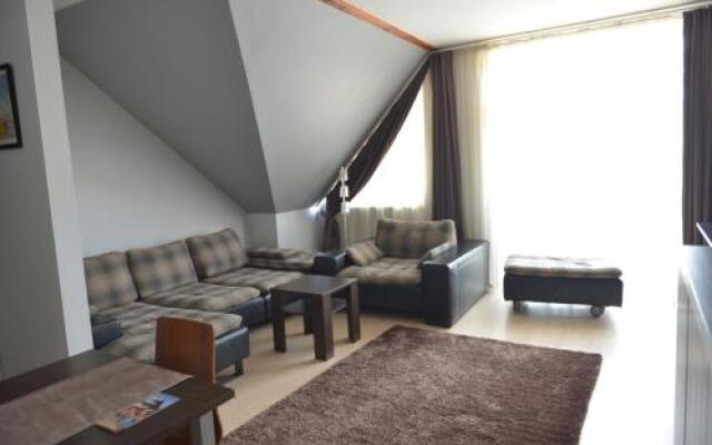 Apartament 325