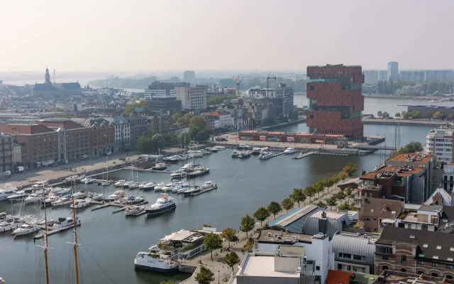 Modern Antwerp Apartment With City Views 2 Bedrooms