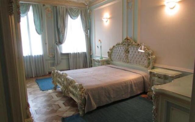 Apartment Bolshaya Konyushennaya 7