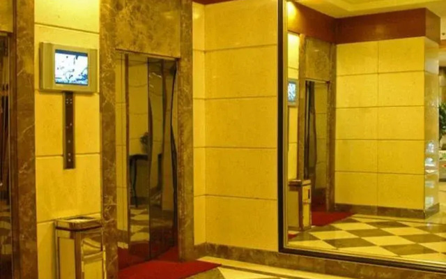 Shanghai Donghu Hotel