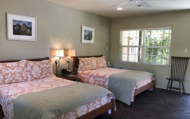 Queen's Inn By the River