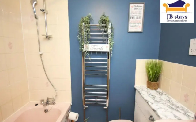 5 Bed House Leisure/business Free Parking