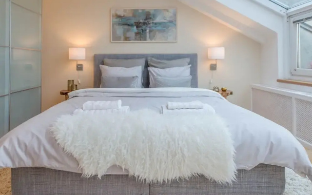 Venus Apartments - Deluxe Loft Skylit